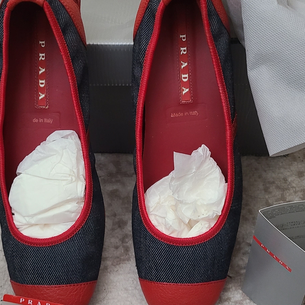 Prada Women's Black and Red Flats - Picture 3 of 14
